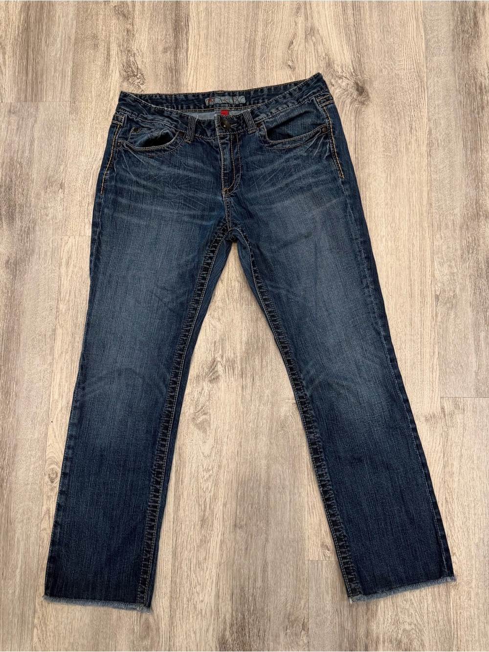 BKE Lexi Cropped Jeans Size 30 Embellished Pocket Low Rise Denim